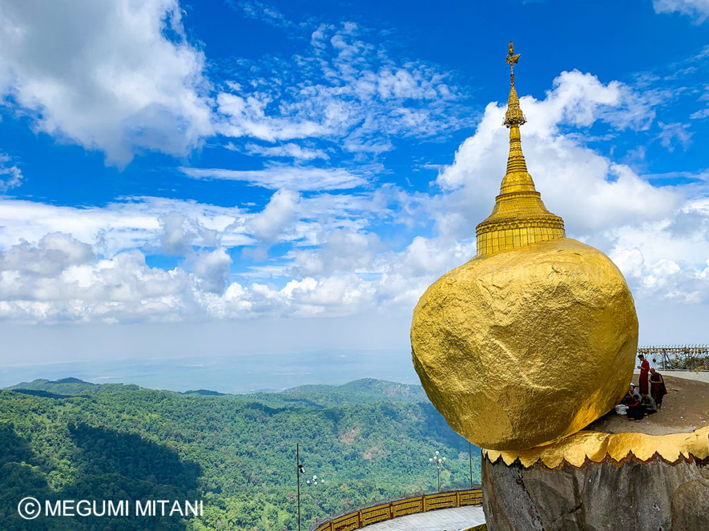 Golden Rock(c)Megumi Mitani