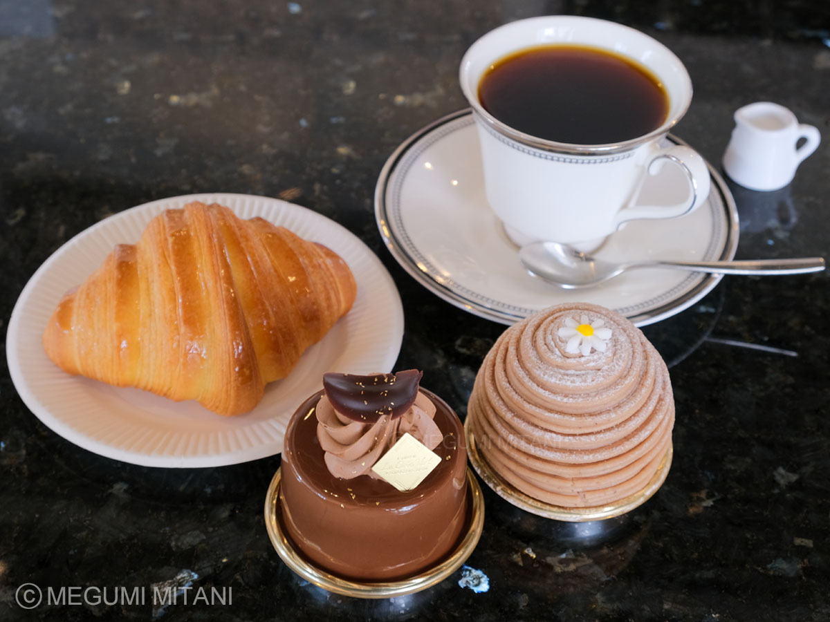 ル・コワンヴェールのケーキとコーヒー(c)Megumi Mitani