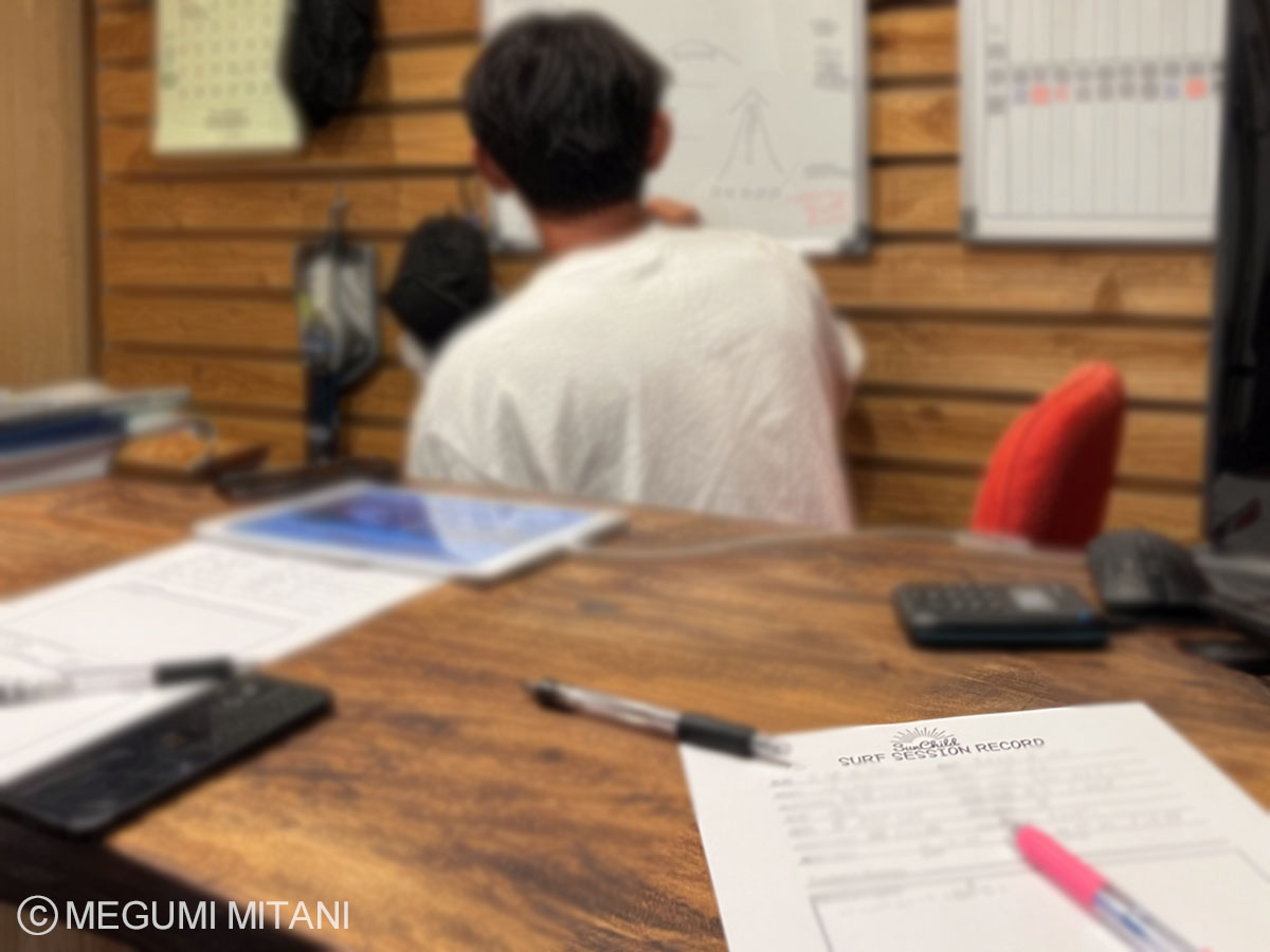 サーフィン体験後の復習(c)Megumi Mitani