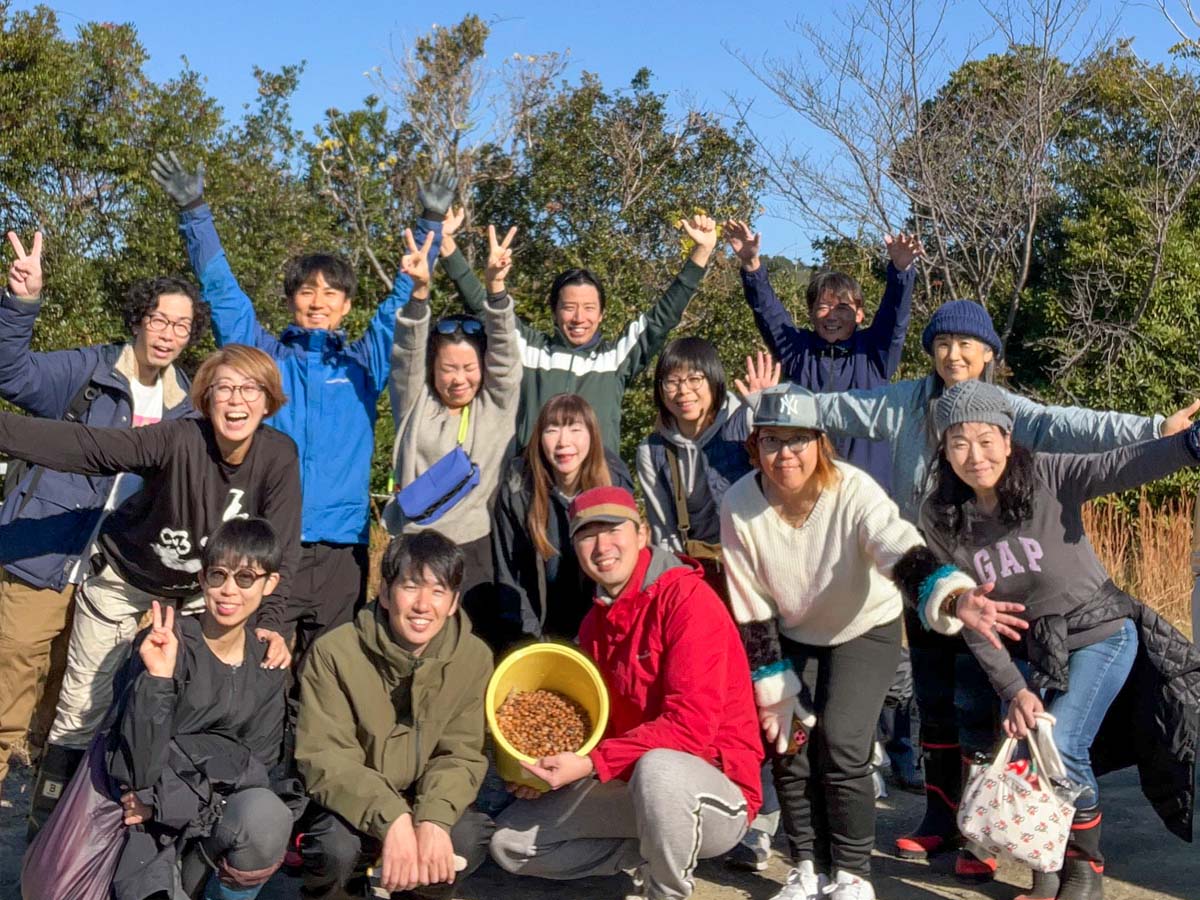 梅ボーイズとウバメガシのどんぐり拾い