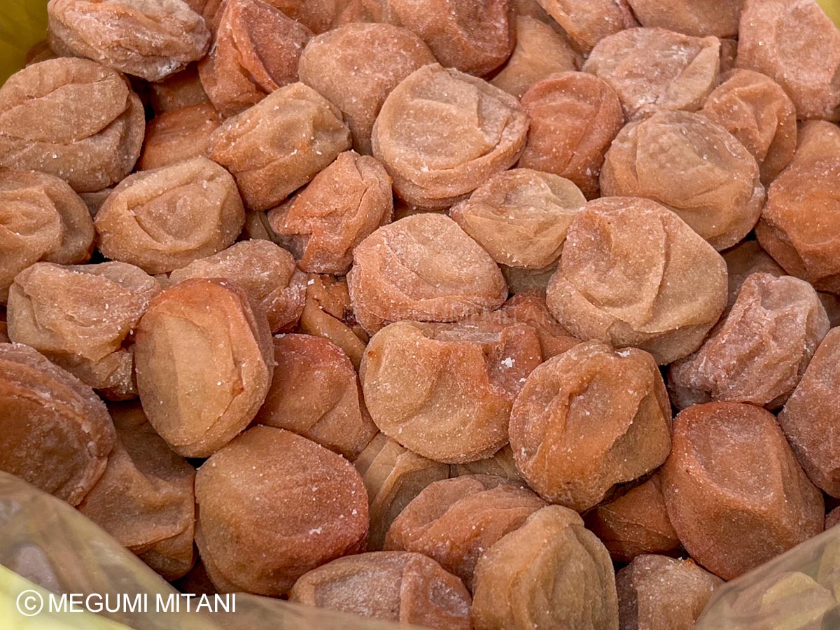 梅農家さんが作った南高梅の梅干し(c)Megumi Mitani