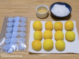ジップロックで！南高梅干しの作り方(c)Megumi Mitani