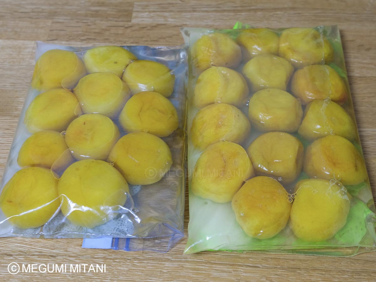 ジップロックで作った自家製南高梅干し3日目(c)Megumi Mitani