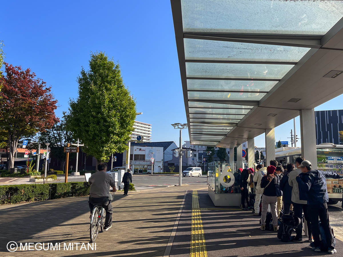 赤城山行きのバス乗り場(c)Megumi Mitani