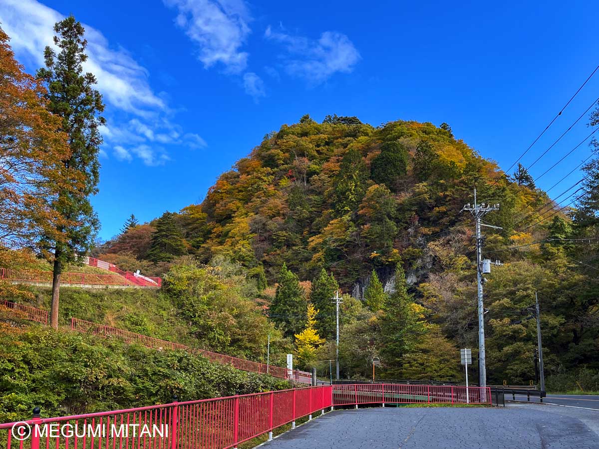 「榛名神社前」バス停(c)Megumi Mitani
