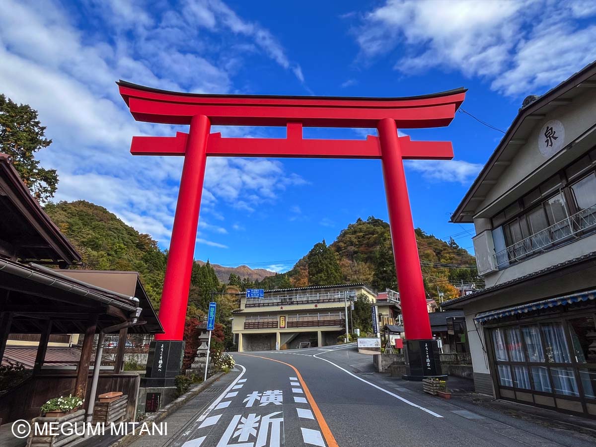 「榛名神社」鳥居(c)Megumi Mitani